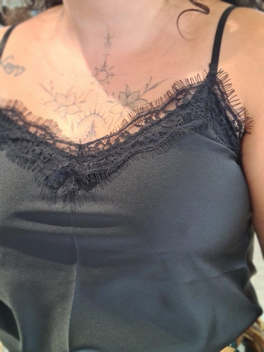 Top à Dentelle Noir – Image 3