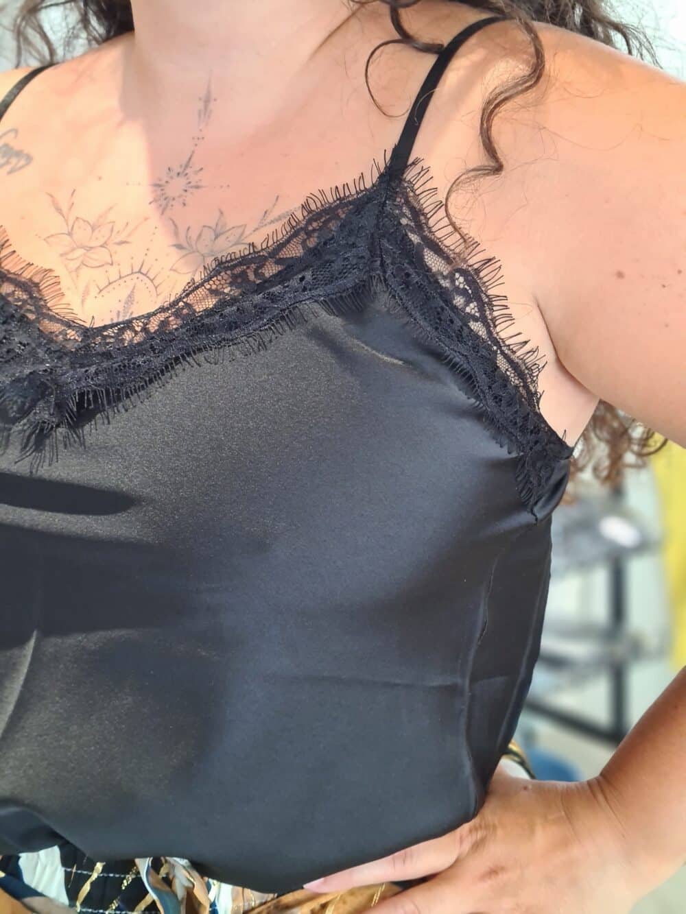 Top à Dentelle Noir – Image 2